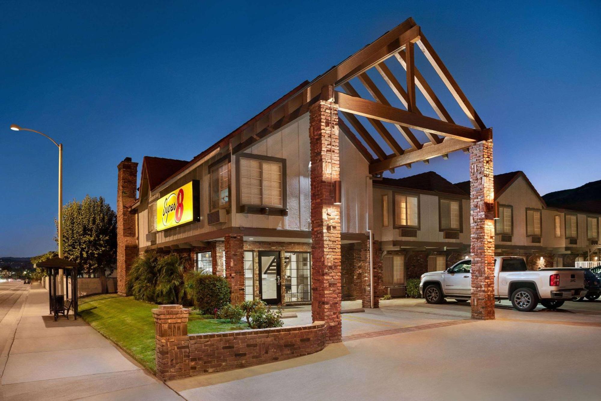 Super 8 By Wyndham Santa Clarita/Valencia Motel Exterior photo